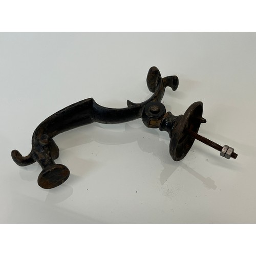 363 - Large cast iron doorknocker, 8 ½ inches long

This lot is available for in-house shipping