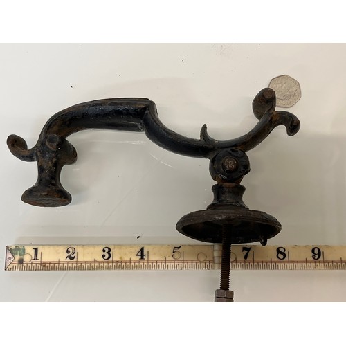 363 - Large cast iron doorknocker, 8 ½ inches long

This lot is available for in-house shipping