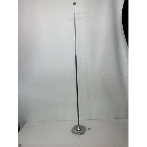 379 - Art Deco vintage adjustable shop display stand.

This lot is available for in-house shipping