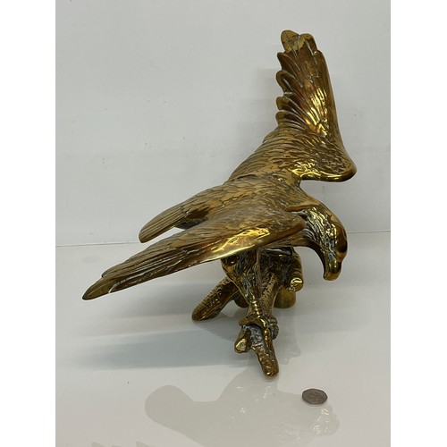 443 - A cast brass figure of an American Eagle of significant proportions 34 cm high and with a wing span ... 