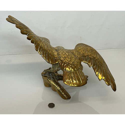 443 - A cast brass figure of an American Eagle of significant proportions 34 cm high and with a wing span ... 