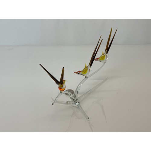 31 - Murano glass figures of birds, large and very delicate group of three on a branch structure.

This l... 