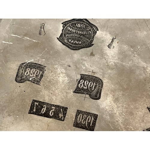 147 - Printing stone with decoration on each side, 21 cm x 16 cm x 4cm.

This lot is available for in-hous... 