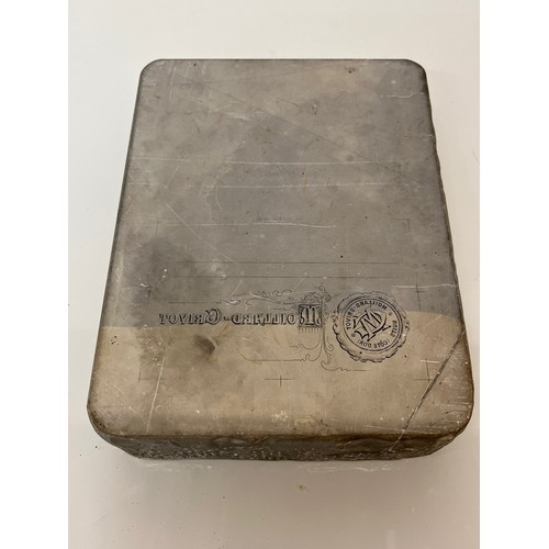 147 - Printing stone with decoration on each side, 21 cm x 16 cm x 4cm.

This lot is available for in-hous... 