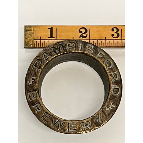 149 - Breweryania, a brass barrel insert for the Pampisford Brewery Cambridgeshire. 3 inches in diameter.
... 