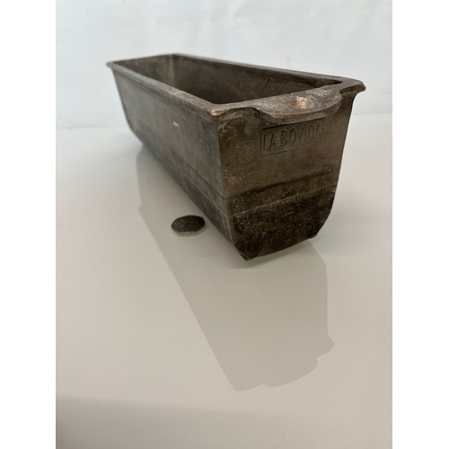 156 - Kitchenalia, a cast aluminium cooking vessel. 37 cm x 9 cm x 10 cm high.

This lot is available for ... 