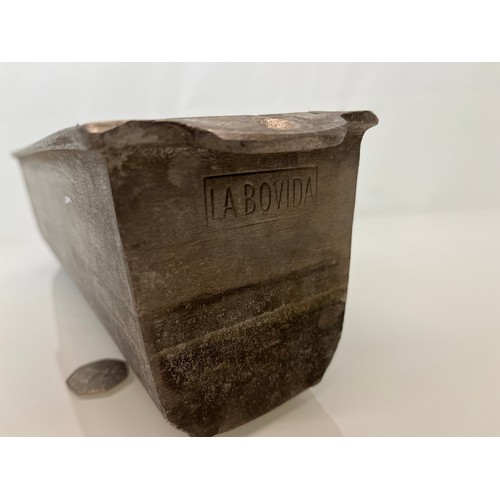 156 - Kitchenalia, a cast aluminium cooking vessel. 37 cm x 9 cm x 10 cm high.

This lot is available for ... 