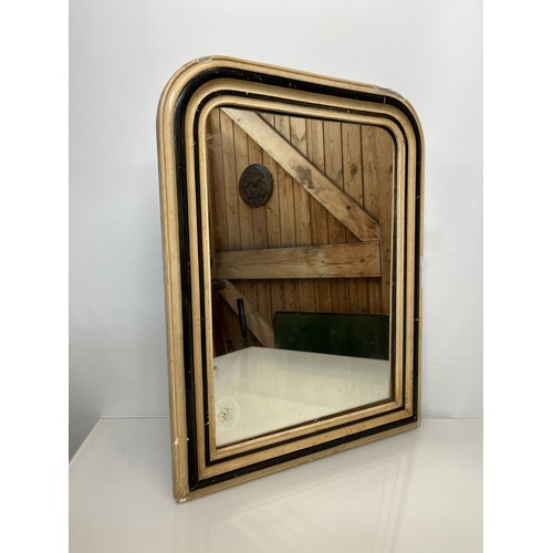 396 - Wall mirror with painted frame 68cm x 52cm

This lot is collection only.