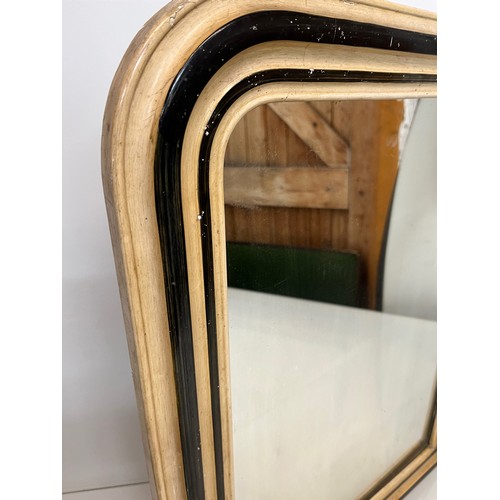 396 - Wall mirror with painted frame 68cm x 52cm

This lot is collection only.