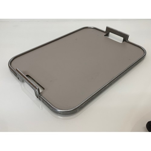 391 - Art Deco serving tray with chrome plated brass surround and handles, made by Servex, 47 cm long.

In... 