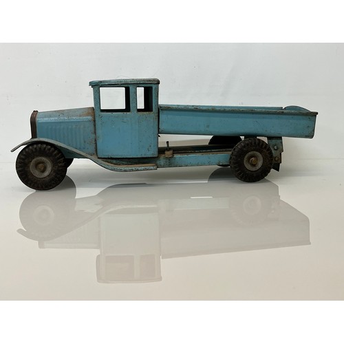 8 - Tinplate toy, a large scale TRIANG tipper truck .

This lot is available for in-house shipping