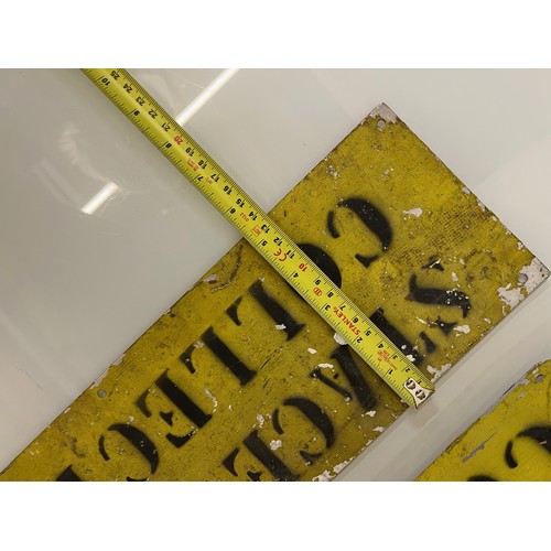 16 - Vintage road signs directing to Stacey Hill Collection. Each 50 cm long.

This lot is available for ... 