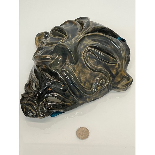 33 - Studio pottery wall mask, 30 cm tall.

This lot is available for in-house shipping