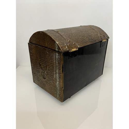 34 - Brass bound painted steel storage chest 39 cm wide and 34 cm high.

This lot is available for in-hou... 