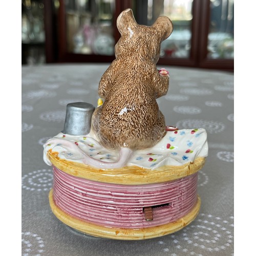 100 - Collectable ceramic figurine, musical box figurine of a mouse.

This lot is available for in-house s... 