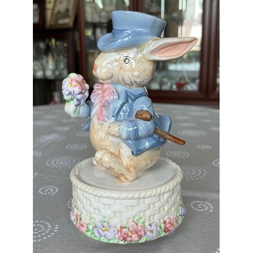 101 - Beatrix Potter collectable ceramic figurine, Unmarked figurine of a well dressed rabbit..

This lot ... 