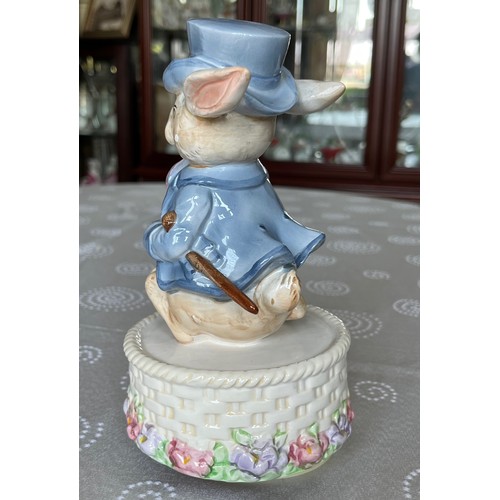 101 - Beatrix Potter collectable ceramic figurine, Unmarked figurine of a well dressed rabbit..

This lot ... 