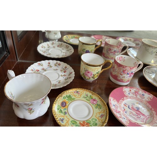 106 - Collection of decorative tea cups and saucers, Royal Worcester Minton, Royal Albert etc.

This lot i... 