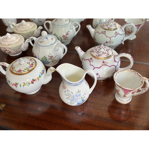 109 - Collection of hand decorated ceramics, Spode , Chelsea & Derby, Royal doulton etc.

This lot is avai... 