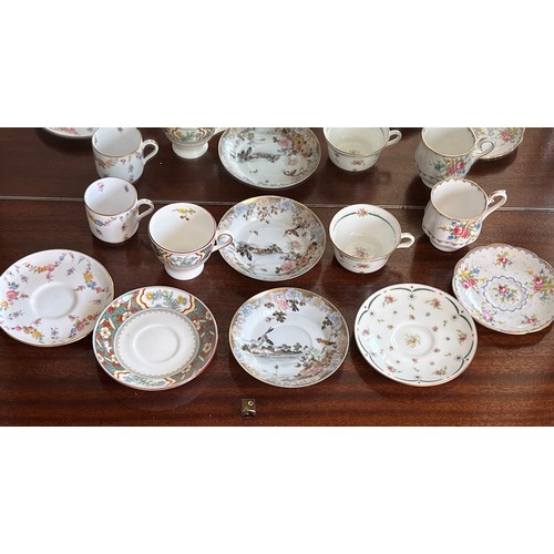 123 - Collectable hand decorated tea wares, Spode, Minton, Coalport and oriental makers.

This lot is avai... 