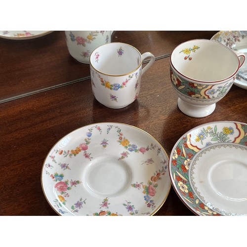 123 - Collectable hand decorated tea wares, Spode, Minton, Coalport and oriental makers.

This lot is avai... 