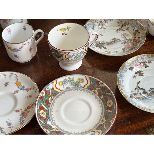 123 - Collectable hand decorated tea wares, Spode, Minton, Coalport and oriental makers.

This lot is avai... 