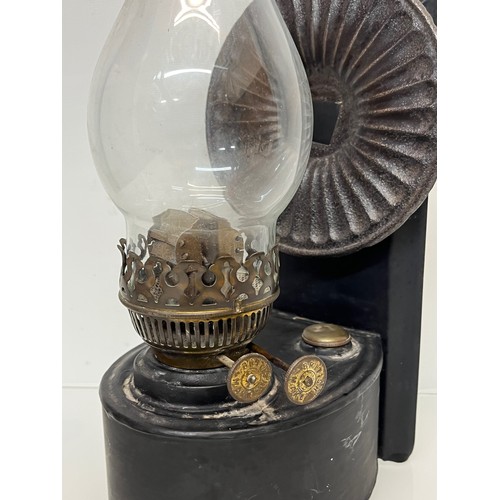 135 - Railwayania, a C19th train station waiting room wall mounting oil lamp. 30 cm tall

This lot is avai... 