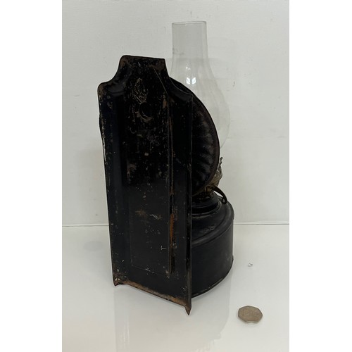 135 - Railwayania, a C19th train station waiting room wall mounting oil lamp. 30 cm tall

This lot is avai... 