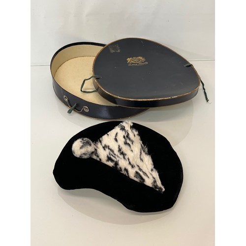 514 - Hat box and ladies hat from the late 1940’s.

This lot is available for in-house shipping