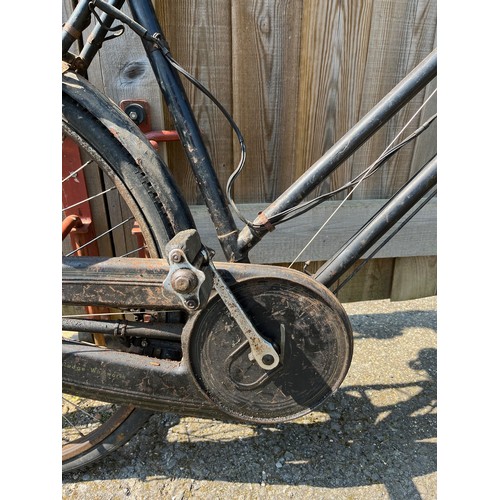 280 - Pre war ladies Rudge bicycle great WWII re-enactment prop.

This lot is collection only