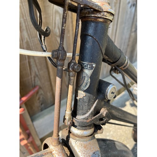 280 - Pre war ladies Rudge bicycle great WWII re-enactment prop.

This lot is collection only