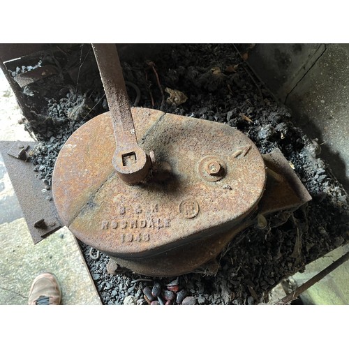 577 - Tools, blacksmiths forge, Militaria, a British Army portable blacksmiths forge, with a handcranked b... 