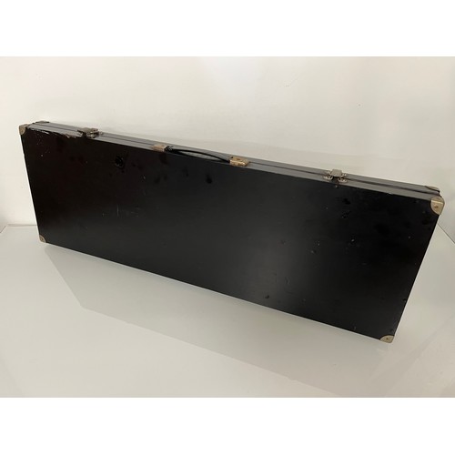 222 - Vintage gun case, 83 cm x 28 cm x 7 cm

This lot is available for in-house shipping