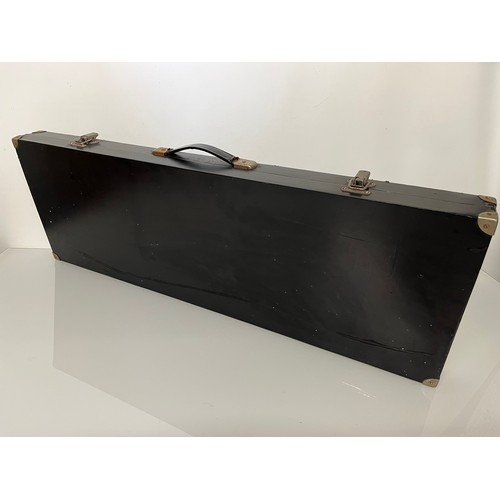 222 - Vintage gun case, 83 cm x 28 cm x 7 cm

This lot is available for in-house shipping