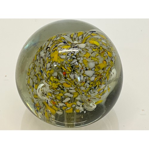 303 - Five decorative glass paper weights.

This lot is available for in-house shipping