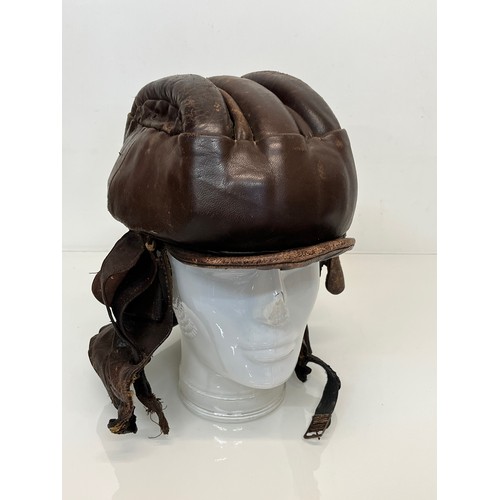 174 - Militaria, WWI German aviators leather helmet, as used by balloon pilots over the trenches.

This lo... 