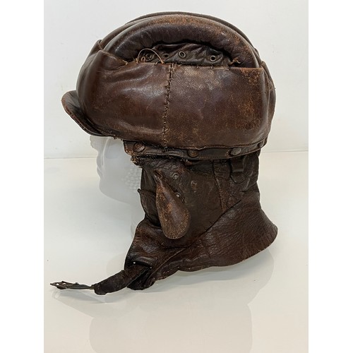 174 - Militaria, WWI German aviators leather helmet, as used by balloon pilots over the trenches.

This lo... 