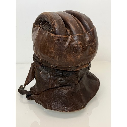 174 - Militaria, WWI German aviators leather helmet, as used by balloon pilots over the trenches.

This lo... 