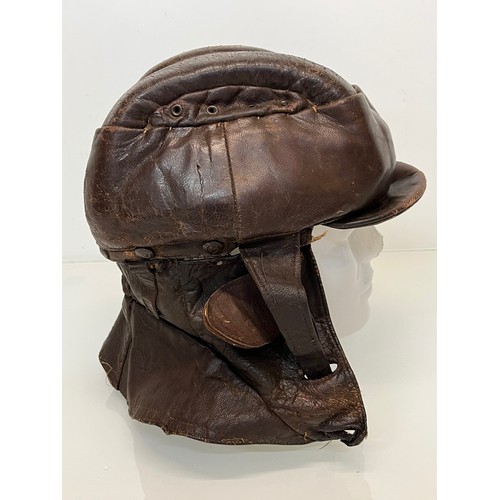 174 - Militaria, WWI German aviators leather helmet, as used by balloon pilots over the trenches.

This lo... 