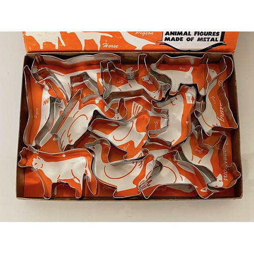 250 - Kitchenalia, boxed set of Farm Yard Amimals themed cookie cutters.

This lot is available for in-hou... 