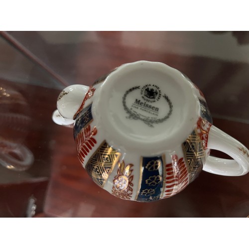 257 - A Pair of Meissen fine porcelain teapots from the Victorian and Albert Museum range.

This lot is av... 