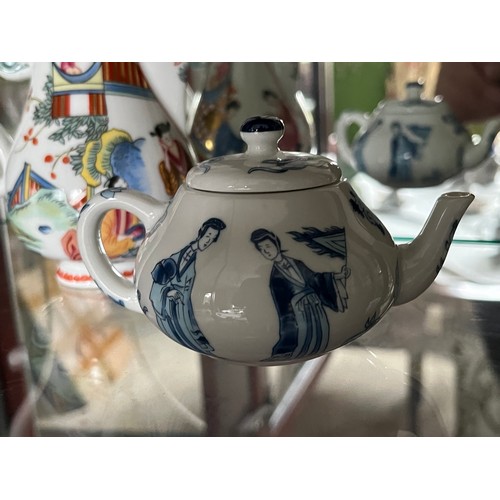 260 - Three fine porcelain oriental design teapots from Franklin Mint, two from the Royal Albert Museum co... 