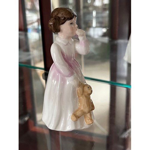 266 - Fine porcelain Royal Doulton figurine “ Daddy's Girl ”

This lot is available for in-house shipping