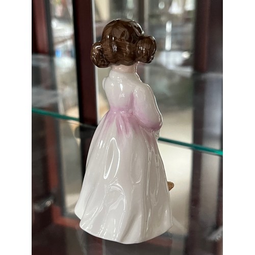 266 - Fine porcelain Royal Doulton figurine “ Daddy's Girl ”

This lot is available for in-house shipping