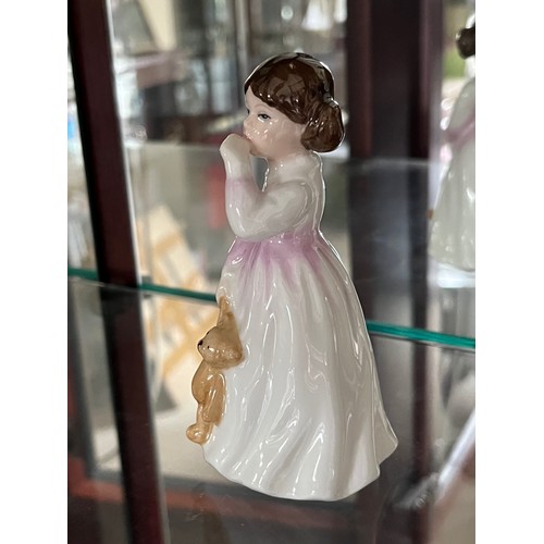 266 - Fine porcelain Royal Doulton figurine “ Daddy's Girl ”

This lot is available for in-house shipping