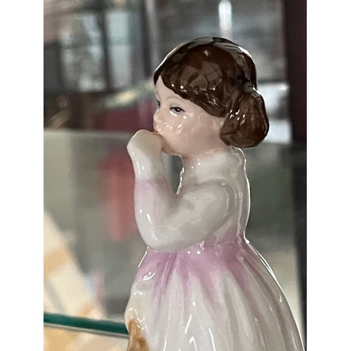 266 - Fine porcelain Royal Doulton figurine “ Daddy's Girl ”

This lot is available for in-house shipping