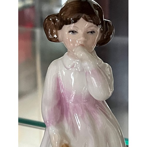 266 - Fine porcelain Royal Doulton figurine “ Daddy's Girl ”

This lot is available for in-house shipping