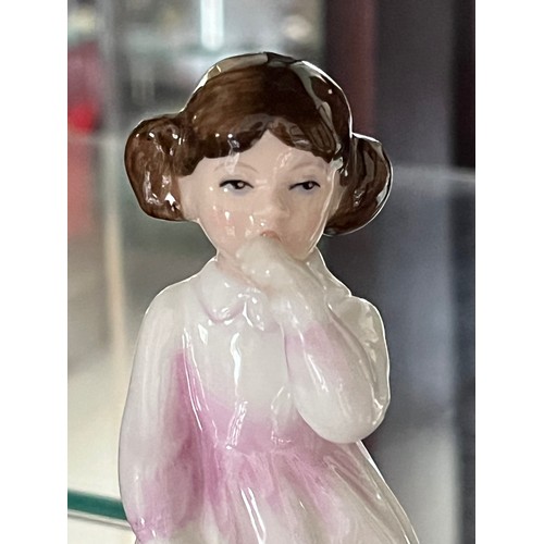 266 - Fine porcelain Royal Doulton figurine “ Daddy's Girl ”

This lot is available for in-house shipping