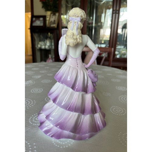 268 - Collectable ceramic figurine, Coalport Bolero figurine from the Ladies of Fashion series.

This lot ... 