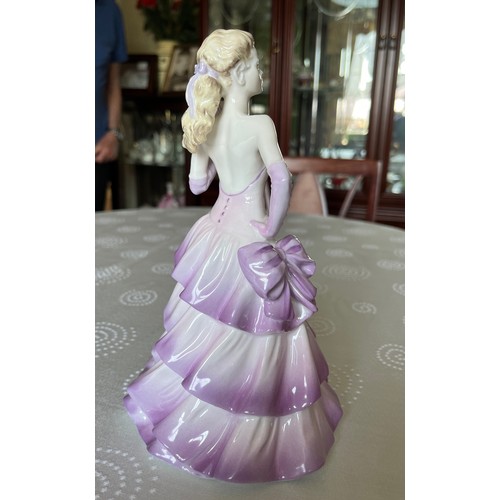 268 - Collectable ceramic figurine, Coalport Bolero figurine from the Ladies of Fashion series.

This lot ... 